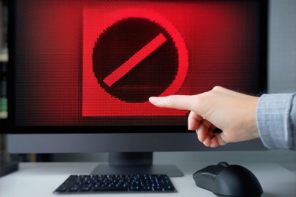 Jak zablokować stronę internetową na komputerze?