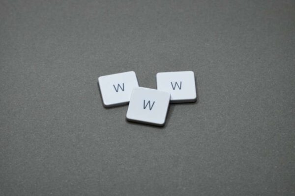 Jak bezpiecznie kupić "zajęty" adres internetowy?