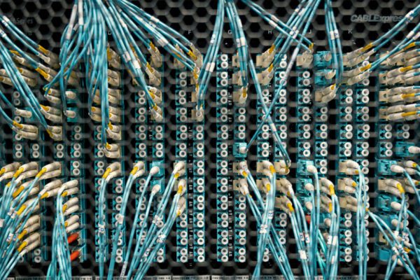 Jaką gaśnicę do serwerowni wybrać, by nie zniszczyć sprzętu?