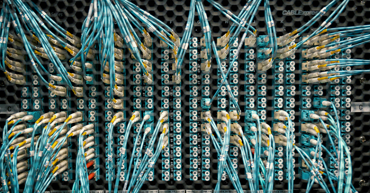 Jaką gaśnicę do serwerowni wybrać, by nie zniszczyć sprzętu?